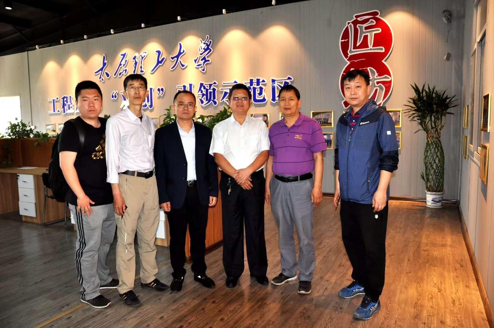 北京交通大学工程训练中心一行我中心参观考察交流